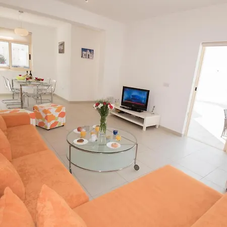 Pomelo פרוטאראס