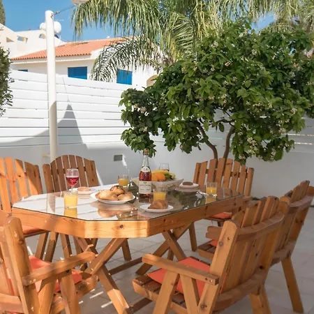 Pomelo פרוטאראס